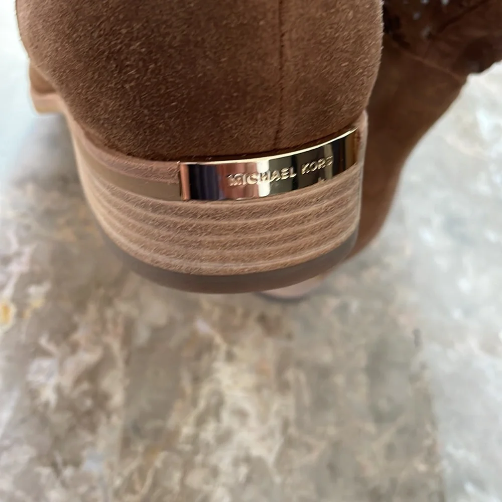 NWT Michael Kors Leather Laser Cut Booties Size 8M Pull On Style